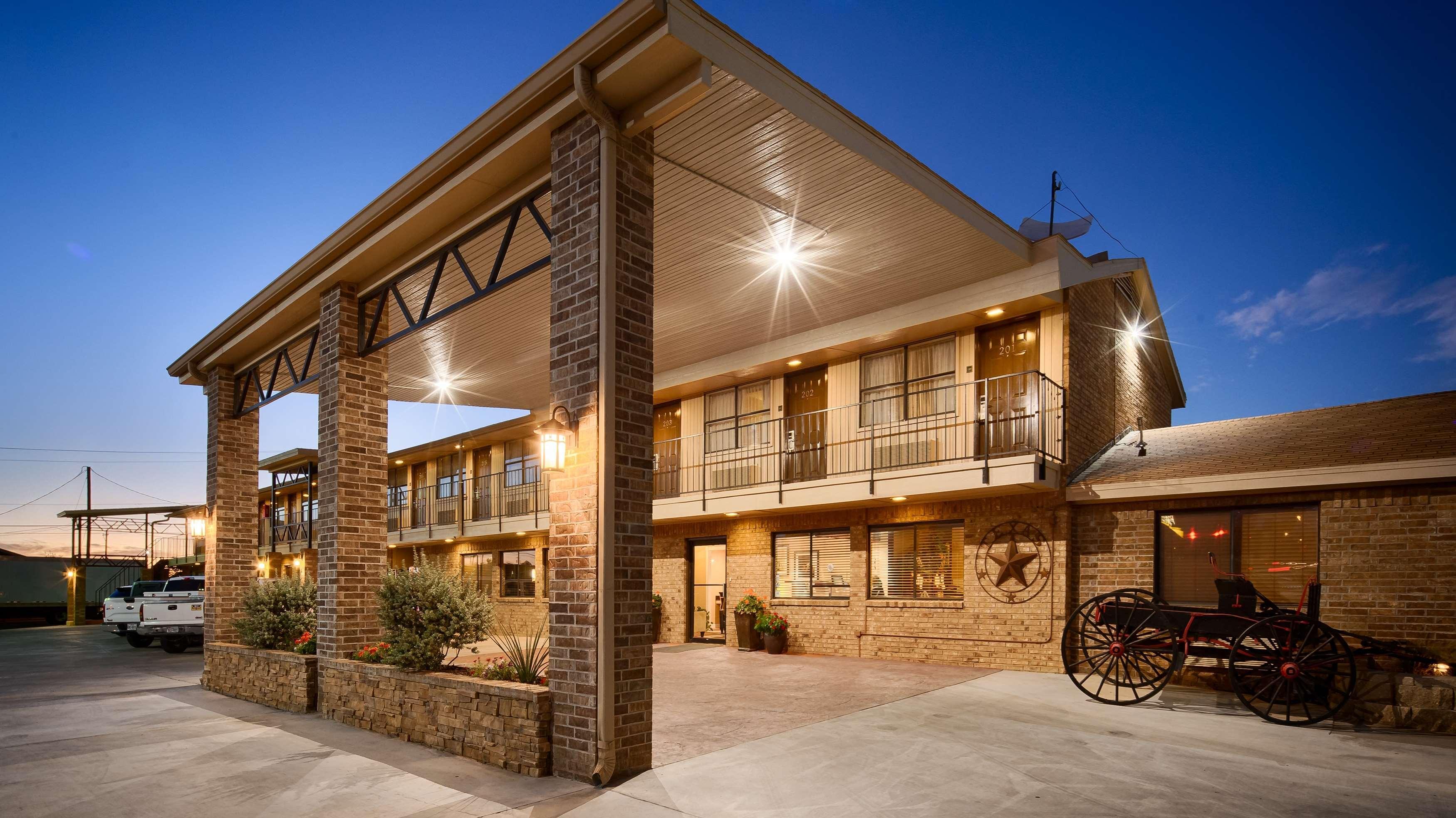 Best Western Caprock Inn Brownfield Экстерьер фото